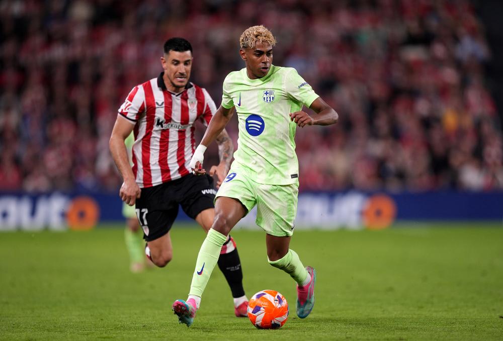 阿斯：巴萨和拜仁都有意桑托斯后卫索萨，后者被誉为新马塞洛